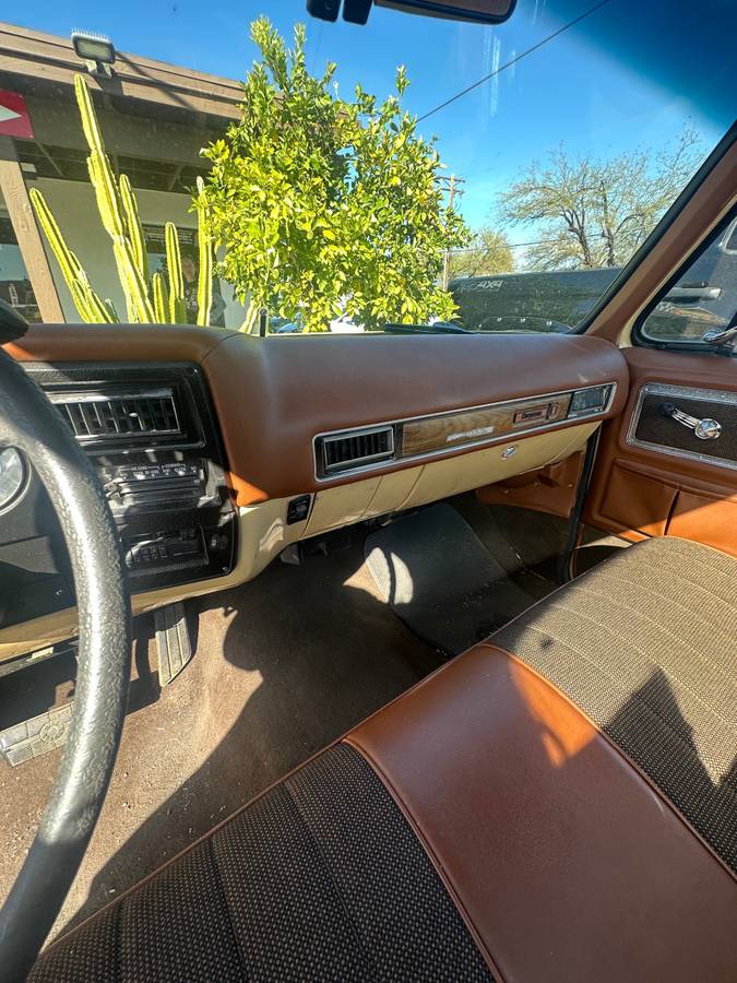 Chevrolet-Cheyenne-1977-yellow-167371-12