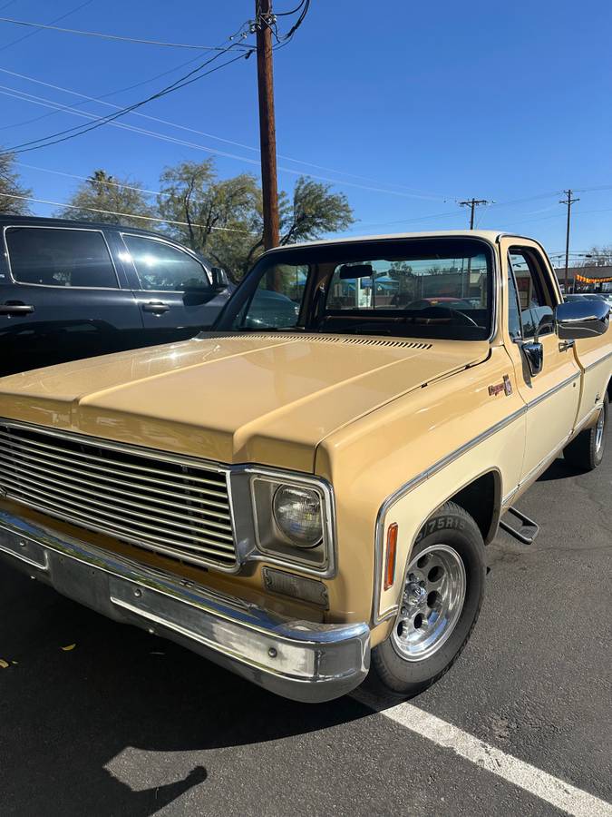 Chevrolet-Cheyenne-1977-yellow-167371-2