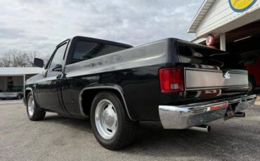 Chevrolet-Ck-10-1985-black-198683-4