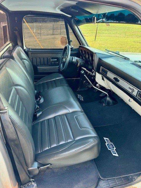 Chevrolet-Ck-pickup-12-ton-nominal-1986-custom-11780-4