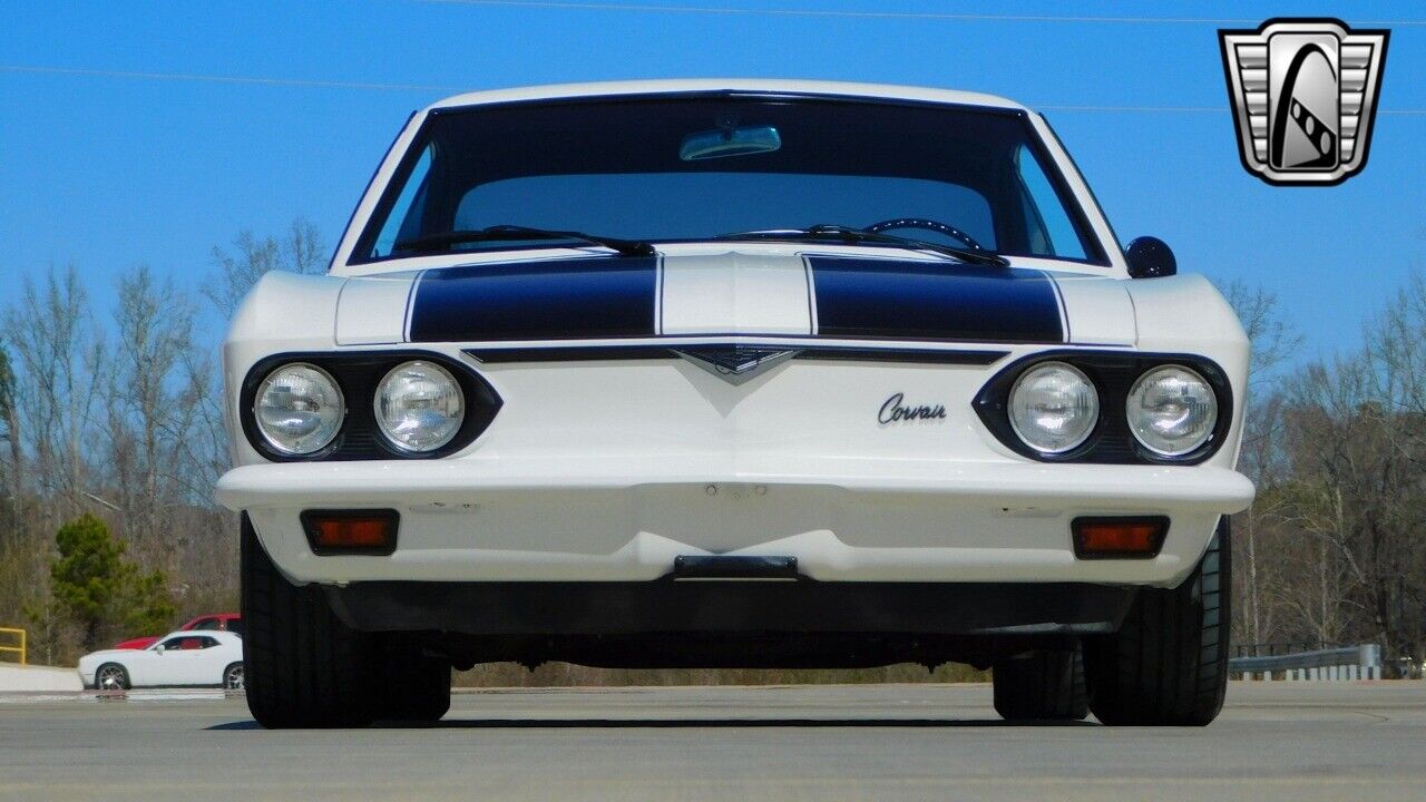 Chevrolet-Corvair-1966-White-Black-151042-2