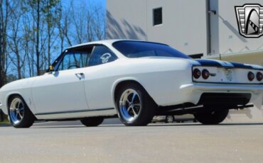 Chevrolet-Corvair-1966-White-Black-151042-5