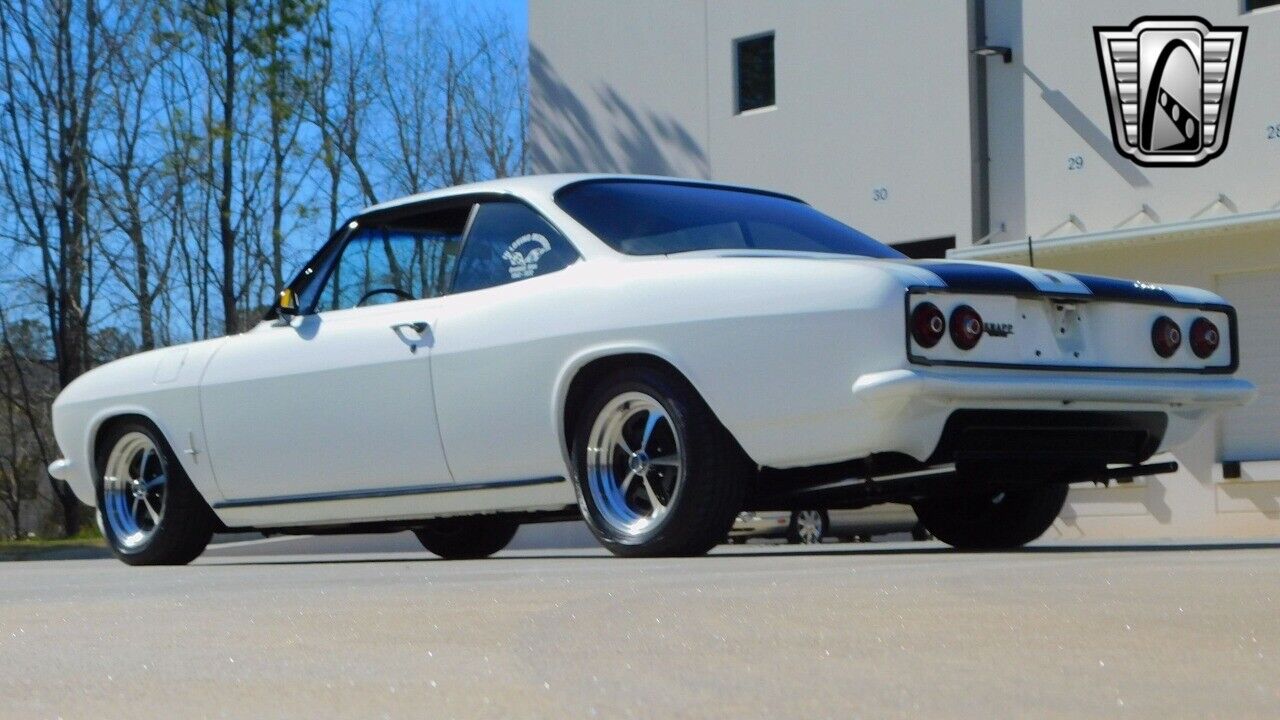 Chevrolet-Corvair-1966-White-Black-151042-5