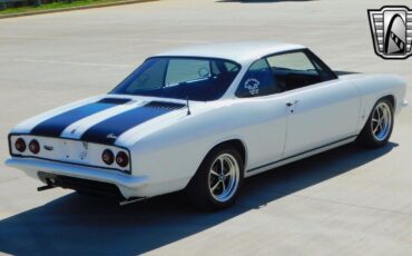 Chevrolet-Corvair-1966-White-Black-151042-7