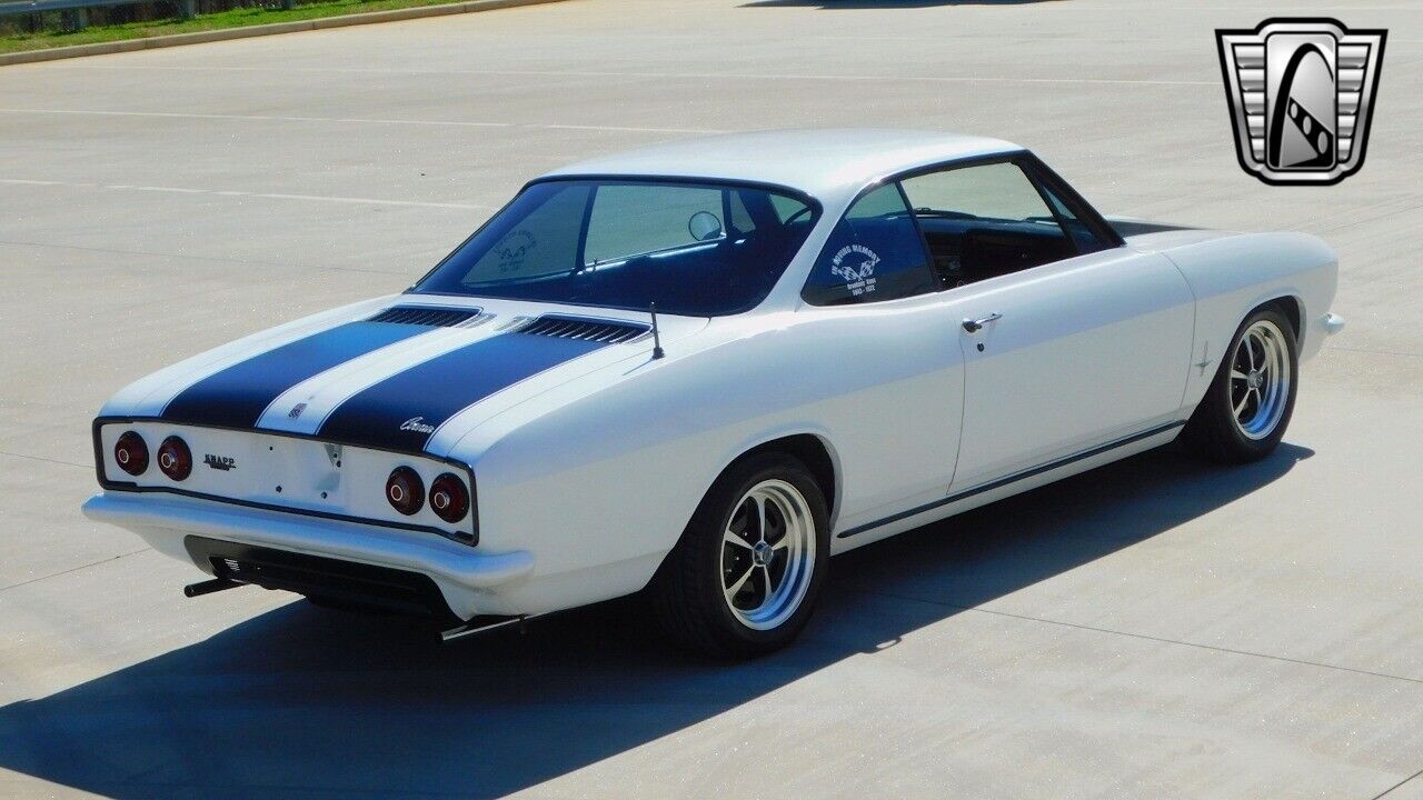 Chevrolet-Corvair-1966-White-Black-151042-7