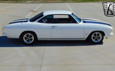 Chevrolet-Corvair-1966-White-Black-151042-8