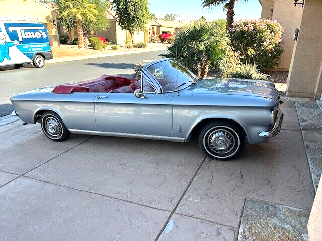 Chevrolet-Corvair-Cabriolet-1962-Silver-Red-146708-3