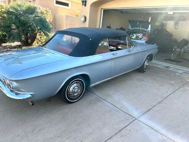 Chevrolet-Corvair-Cabriolet-1962-Silver-Red-146708-5