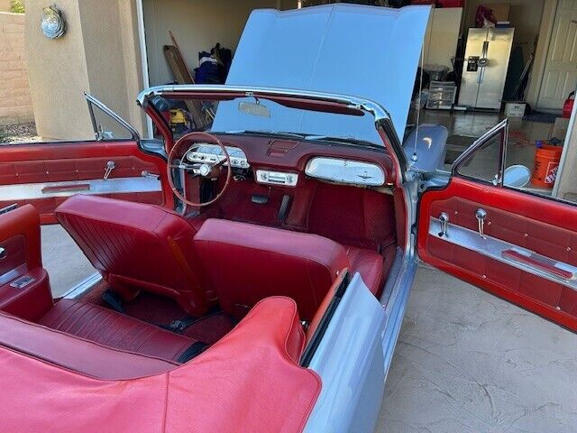 Chevrolet-Corvair-Cabriolet-1962-Silver-Red-146708-7