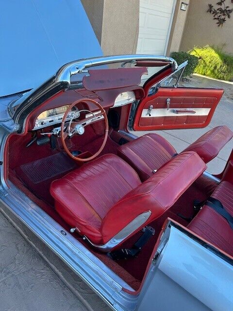 Chevrolet-Corvair-Cabriolet-1962-Silver-Red-146708-8