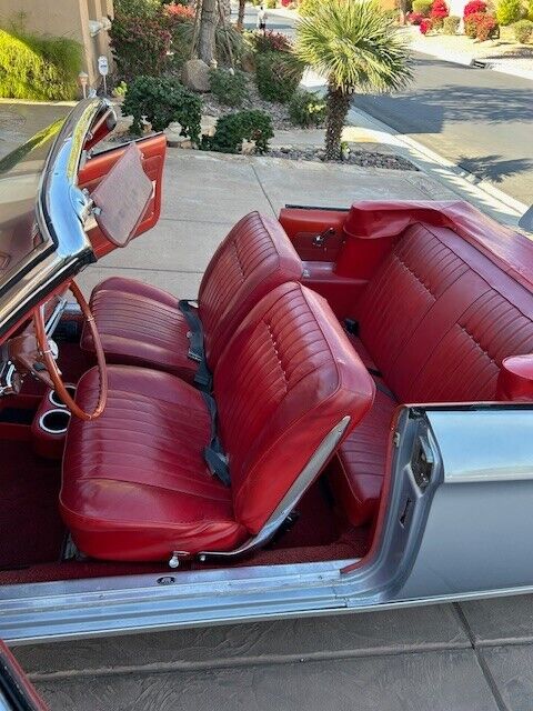 Chevrolet-Corvair-Cabriolet-1962-Silver-Red-146708-9