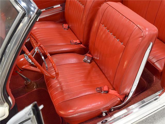 Chevrolet-Corvair-Cabriolet-1962-White-Red-399-7