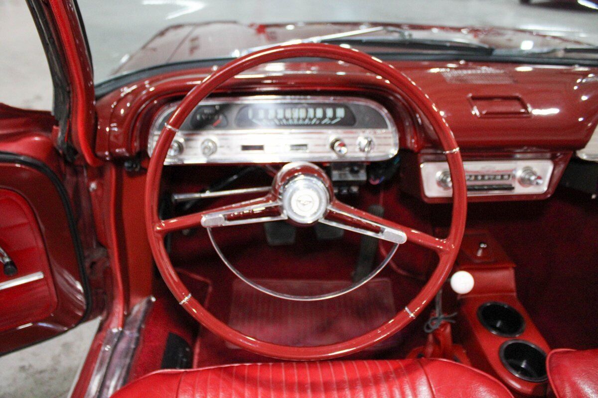 Chevrolet-Corvair-Cabriolet-1963-Red-Red-152595-9