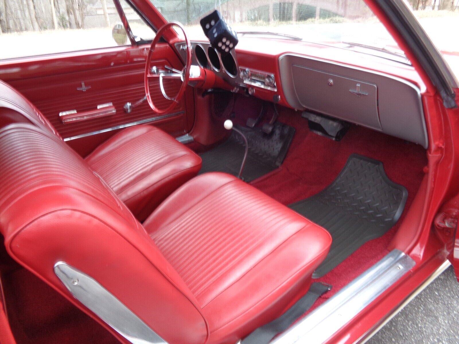 Chevrolet-Corvair-Cabriolet-1965-Red-Red-99779-12