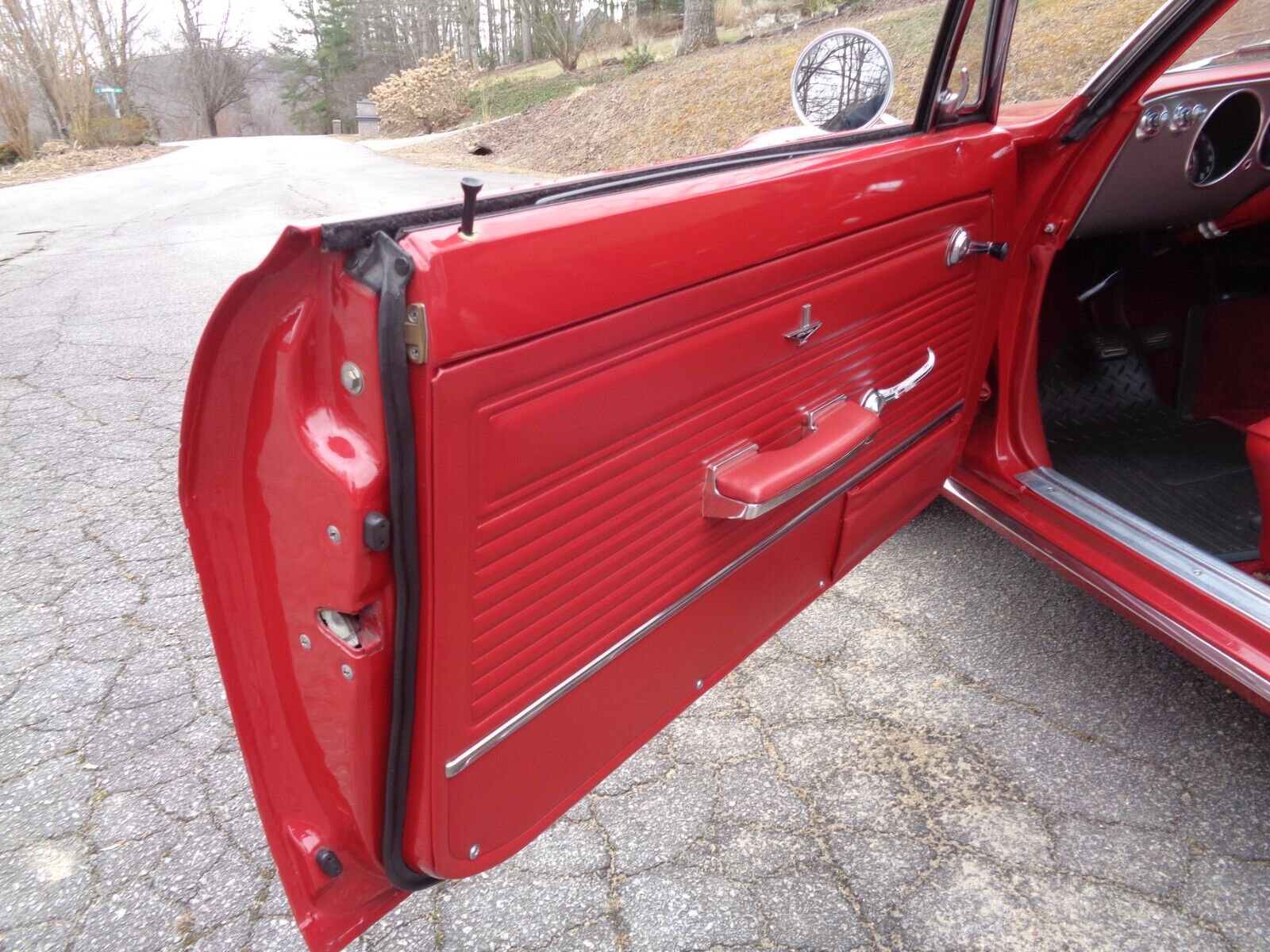 Chevrolet-Corvair-Cabriolet-1965-Red-Red-99779-6