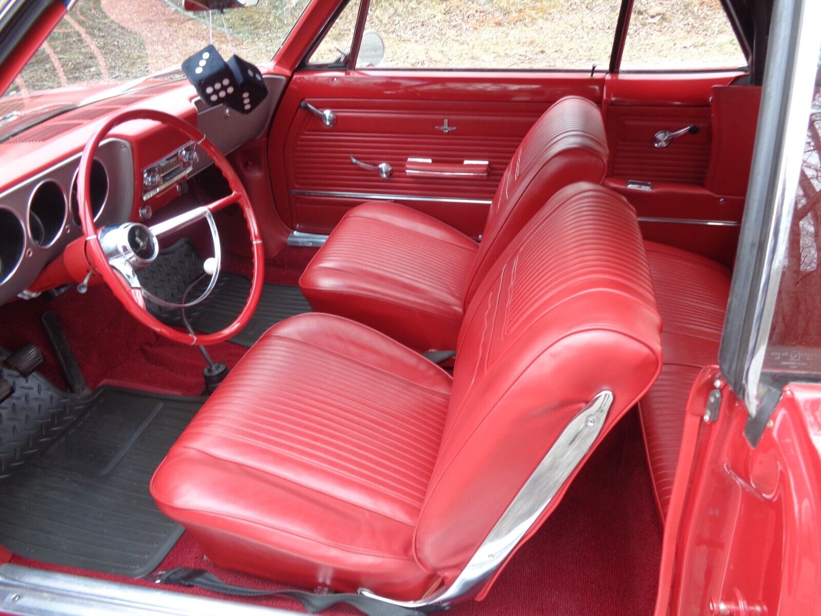 Chevrolet-Corvair-Cabriolet-1965-Red-Red-99779-7