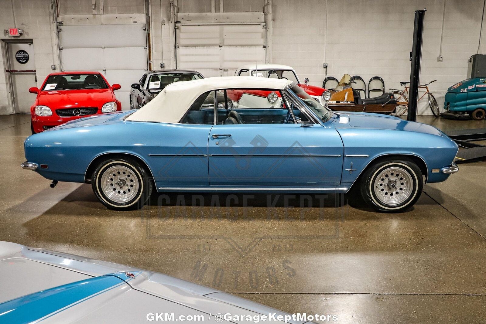 Chevrolet-Corvair-Cabriolet-1968-Blue-Blue-139308-11