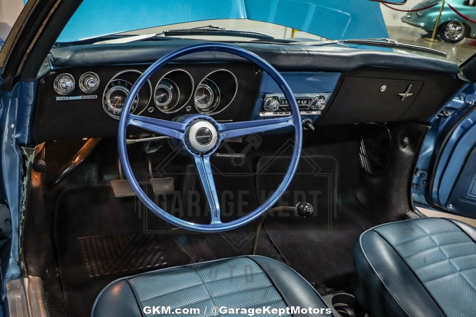 Chevrolet-Corvair-Cabriolet-1968-Blue-Blue-139308-3