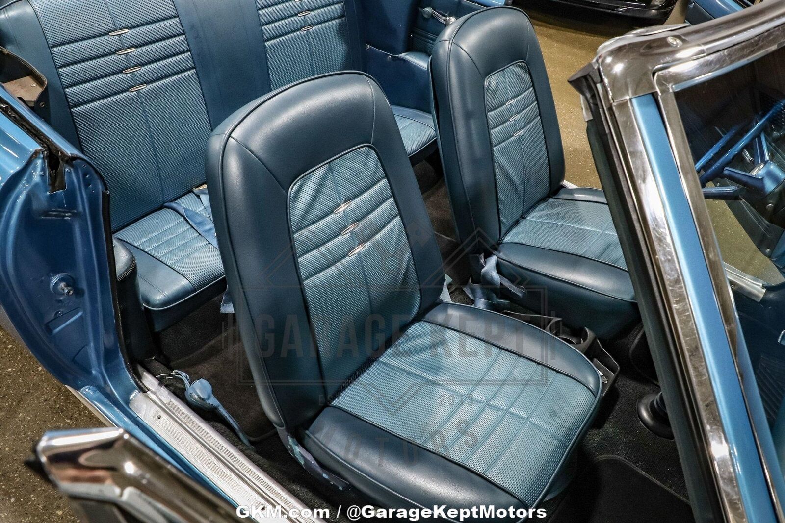 Chevrolet-Corvair-Cabriolet-1968-Blue-Blue-139308-4