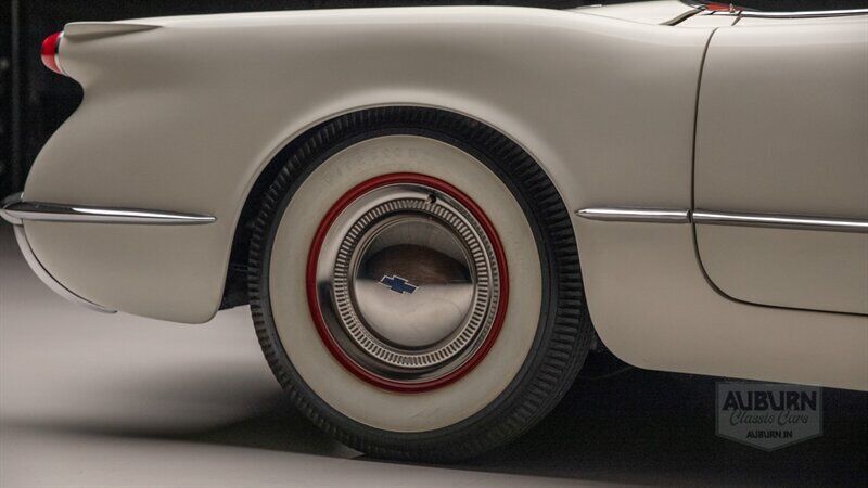 Chevrolet-Corvette-1953-White-Red-0-38