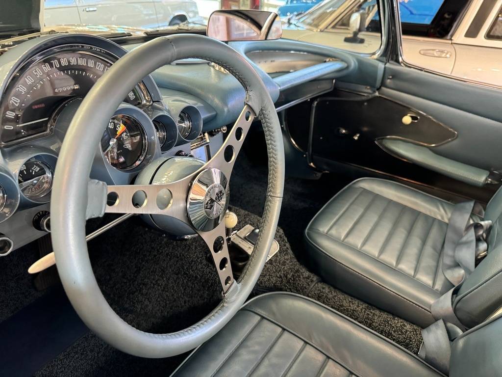 Chevrolet-Corvette-1959-white-77247-14