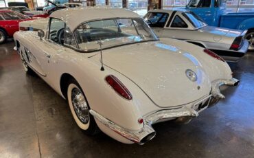 Chevrolet-Corvette-1959-white-77247-3