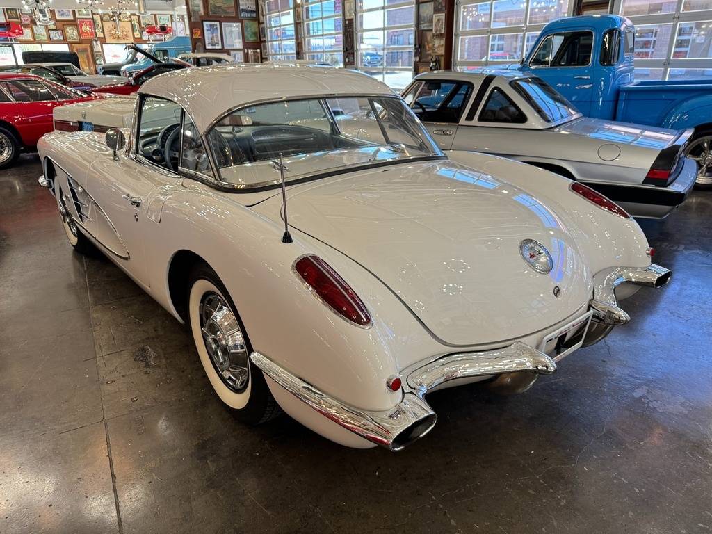 Chevrolet-Corvette-1959-white-77247-3