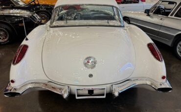 Chevrolet-Corvette-1959-white-77247-4