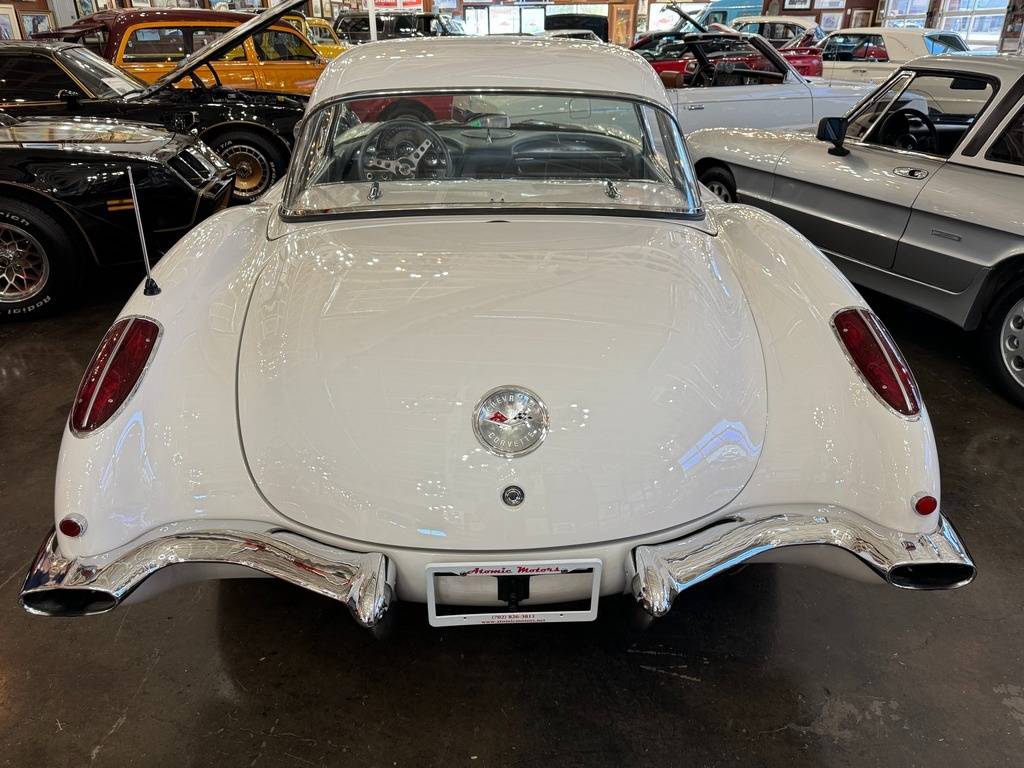 Chevrolet-Corvette-1959-white-77247-4