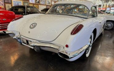 Chevrolet-Corvette-1959-white-77247-5