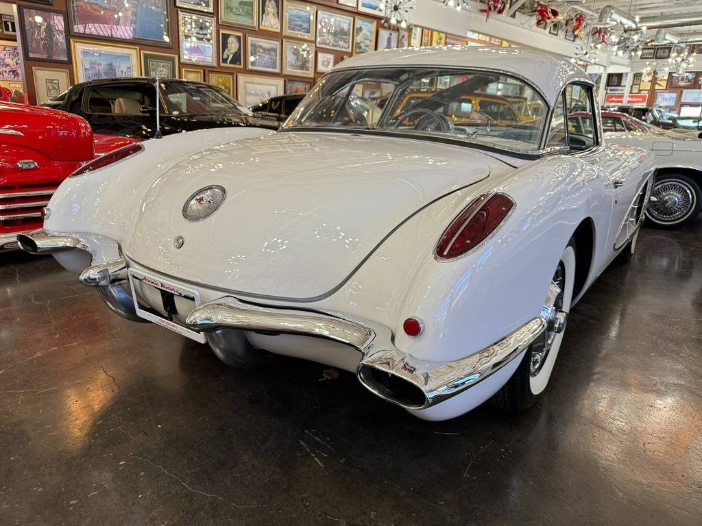 Chevrolet-Corvette-1959-white-77247-5