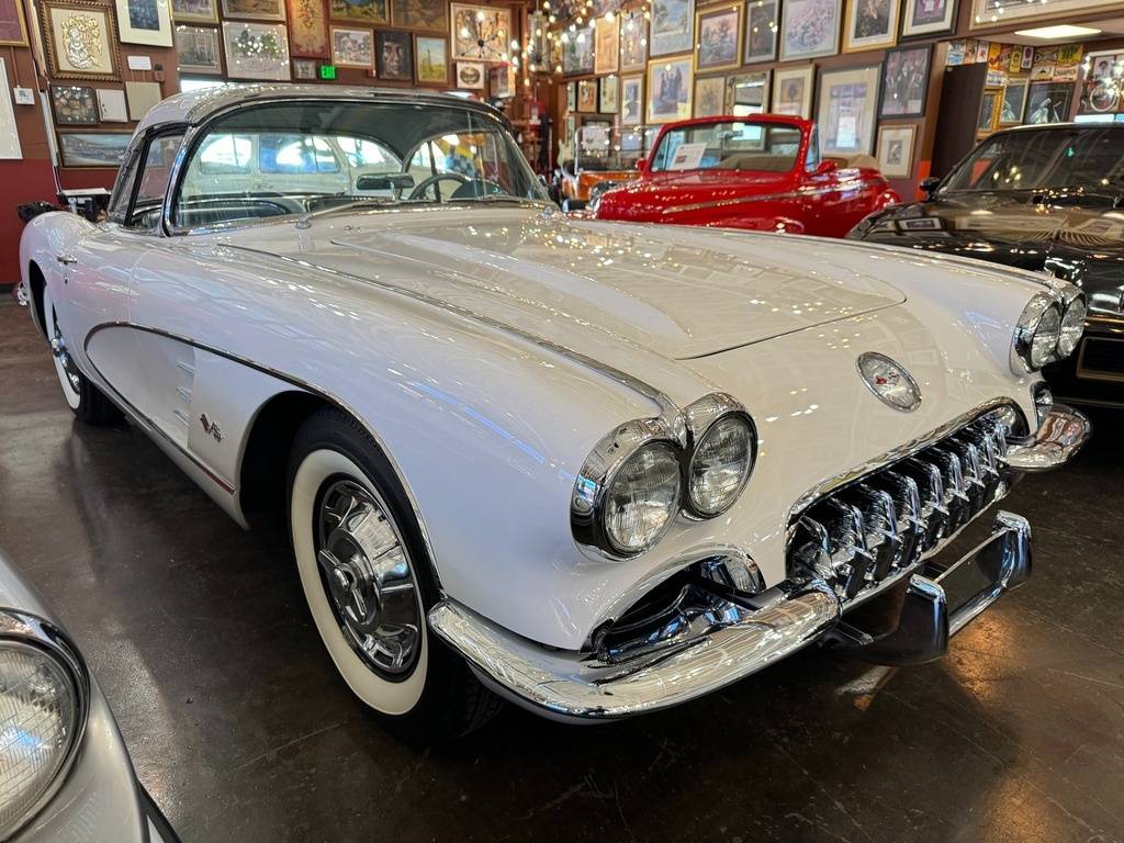 Chevrolet-Corvette-1959-white-77247-6