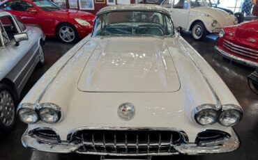 Chevrolet-Corvette-1959-white-77247-7