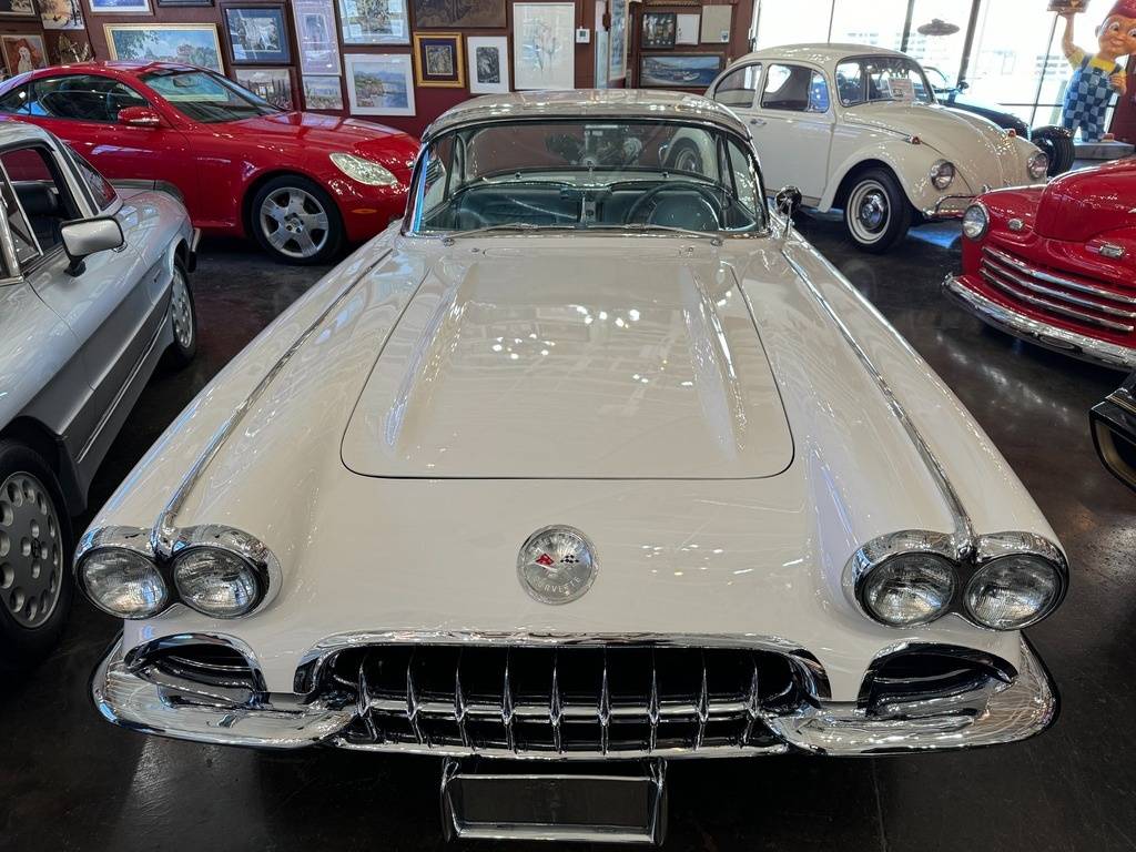 Chevrolet-Corvette-1959-white-77247-7