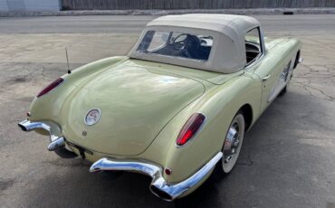 Chevrolet-Corvette-1959-yellow-322-5