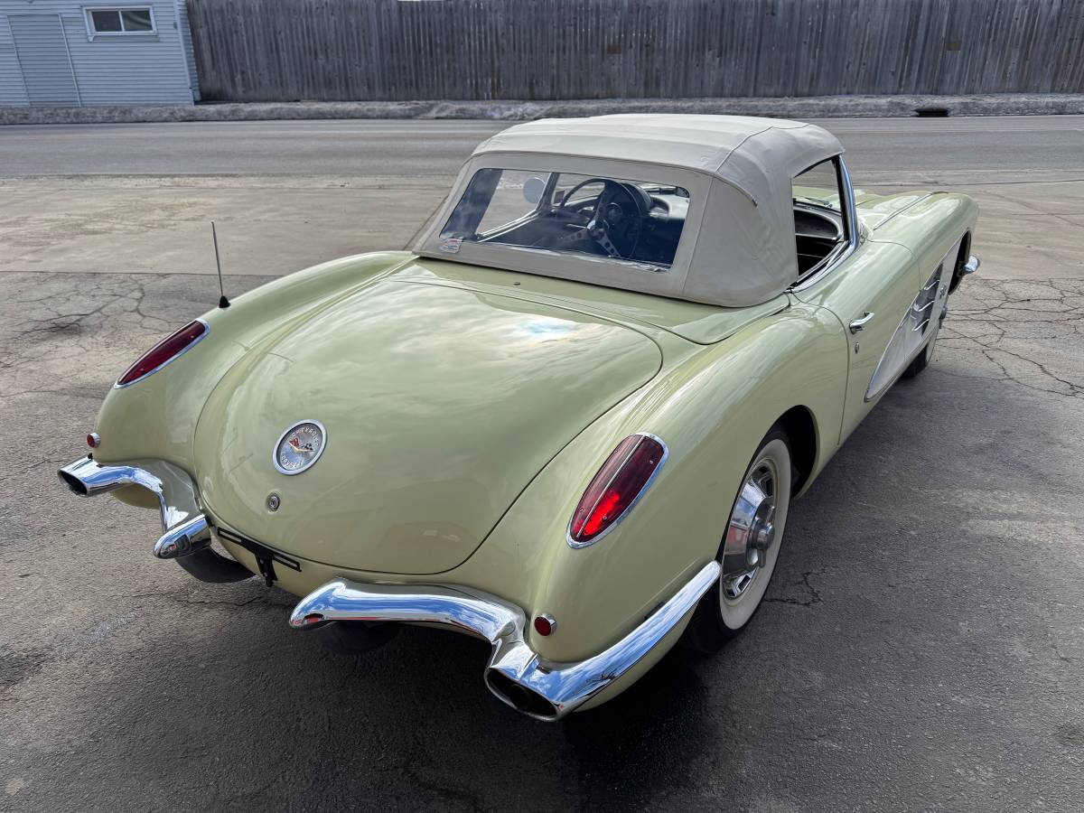 Chevrolet-Corvette-1959-yellow-322-5