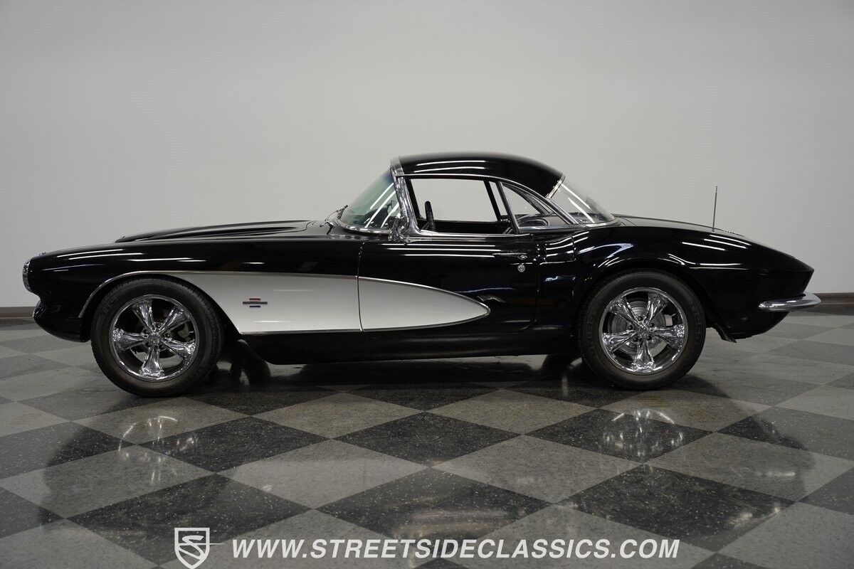 Chevrolet-Corvette-1961-Black-Black-4231-2