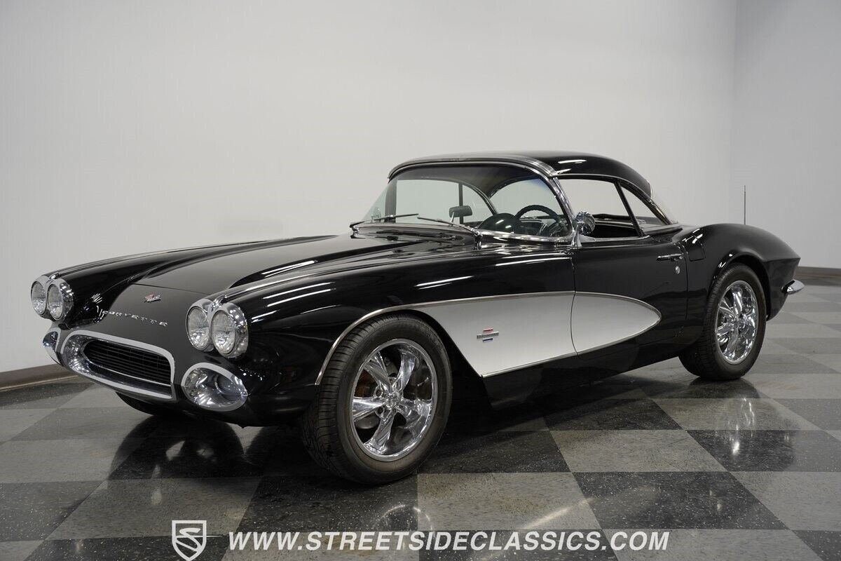 Chevrolet-Corvette-1961-Black-Black-4231-5