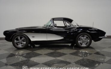 Chevrolet-Corvette-1961-Black-Black-4231-6