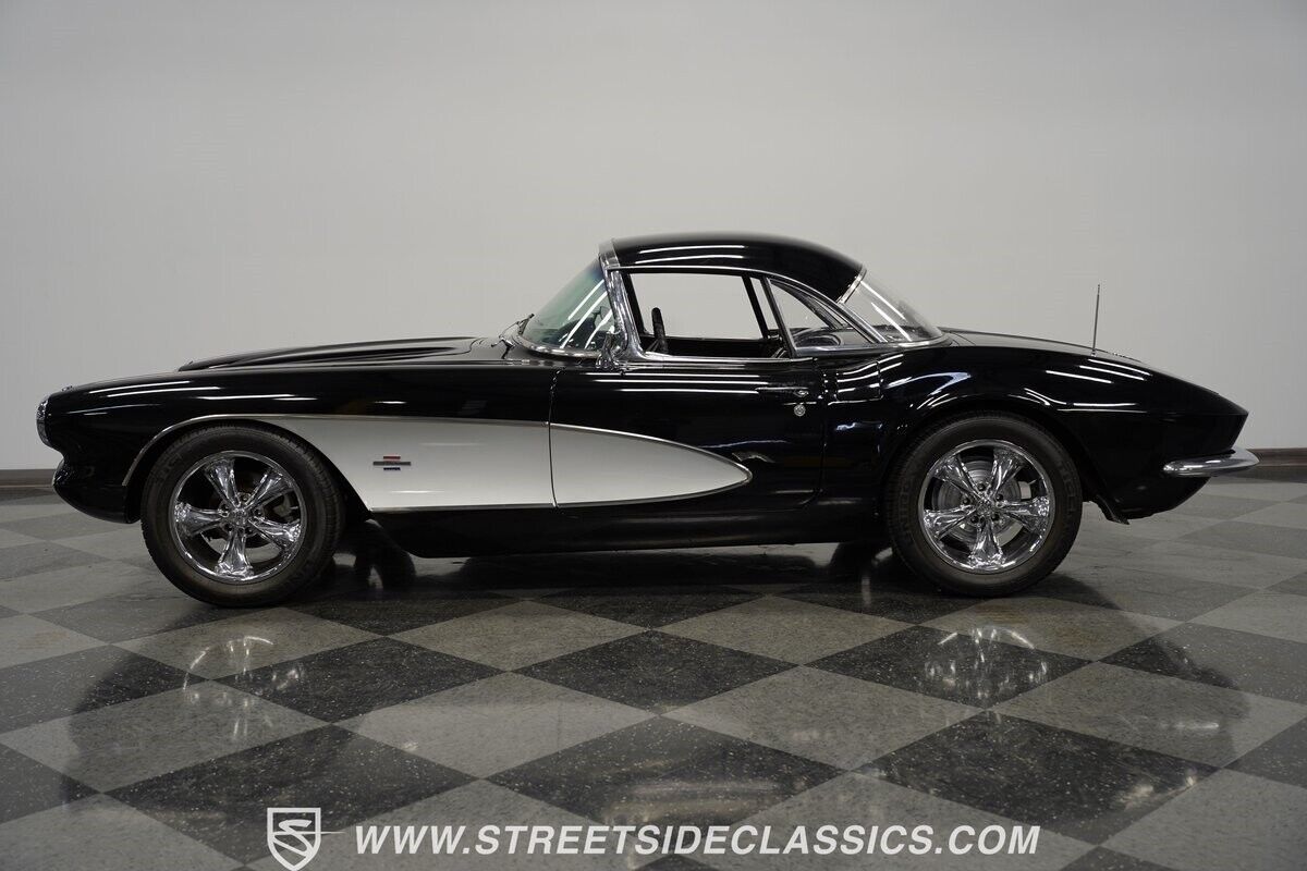 Chevrolet-Corvette-1961-Black-Black-4231-6