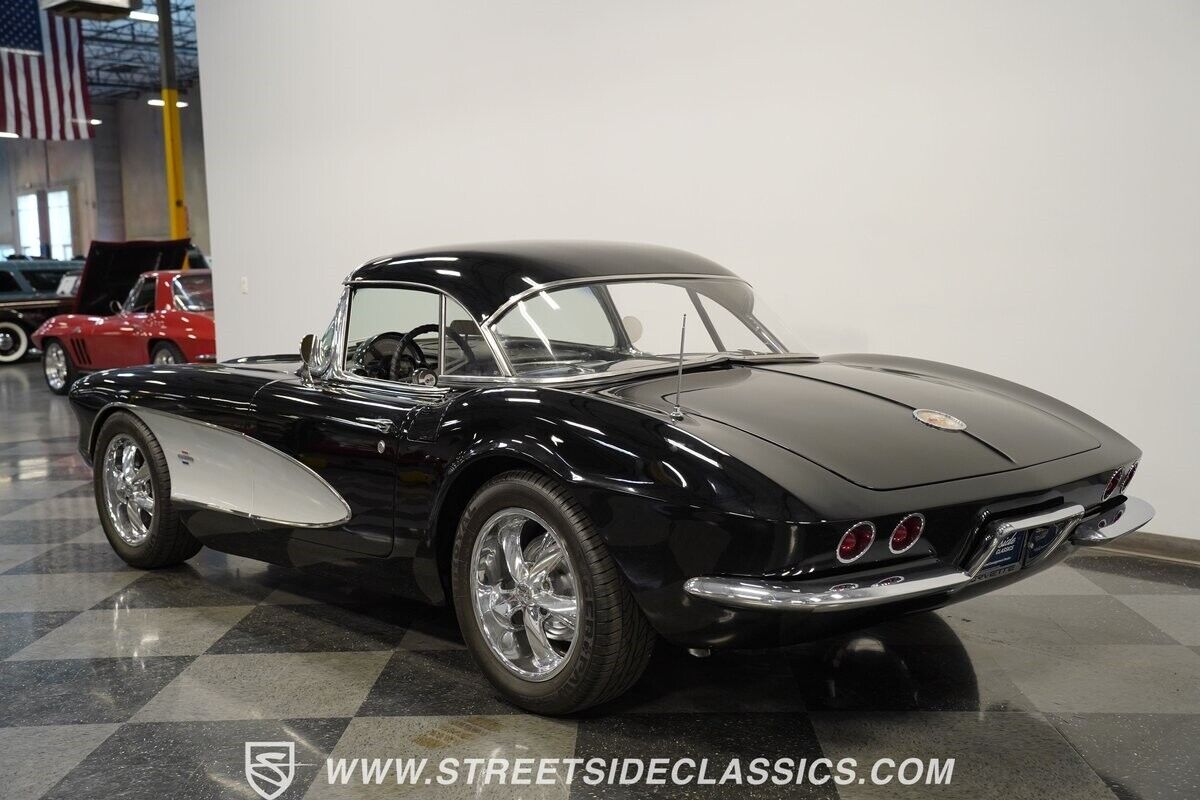 Chevrolet-Corvette-1961-Black-Black-4231-7