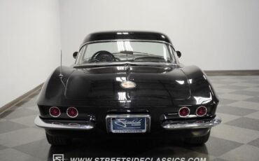 Chevrolet-Corvette-1961-Black-Black-4231-9