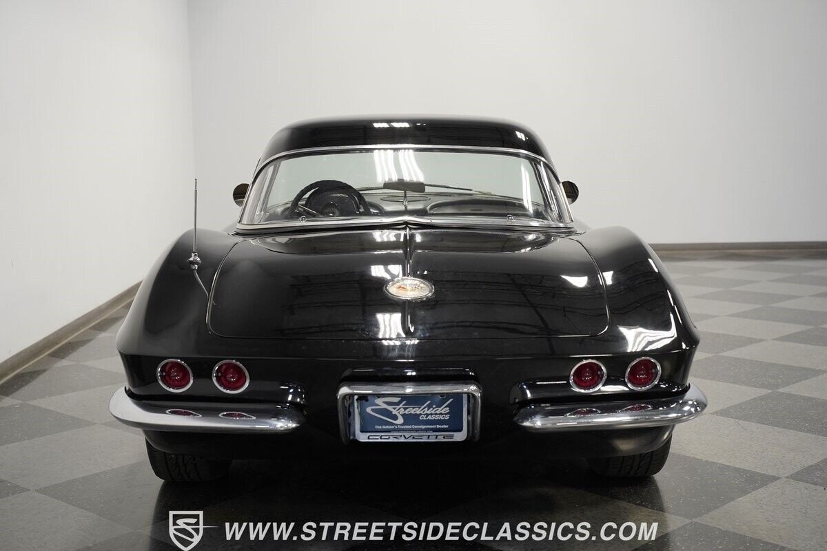 Chevrolet-Corvette-1961-Black-Black-4231-9