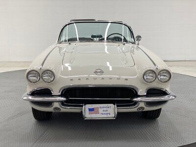 Chevrolet-Corvette-1962-30904-1