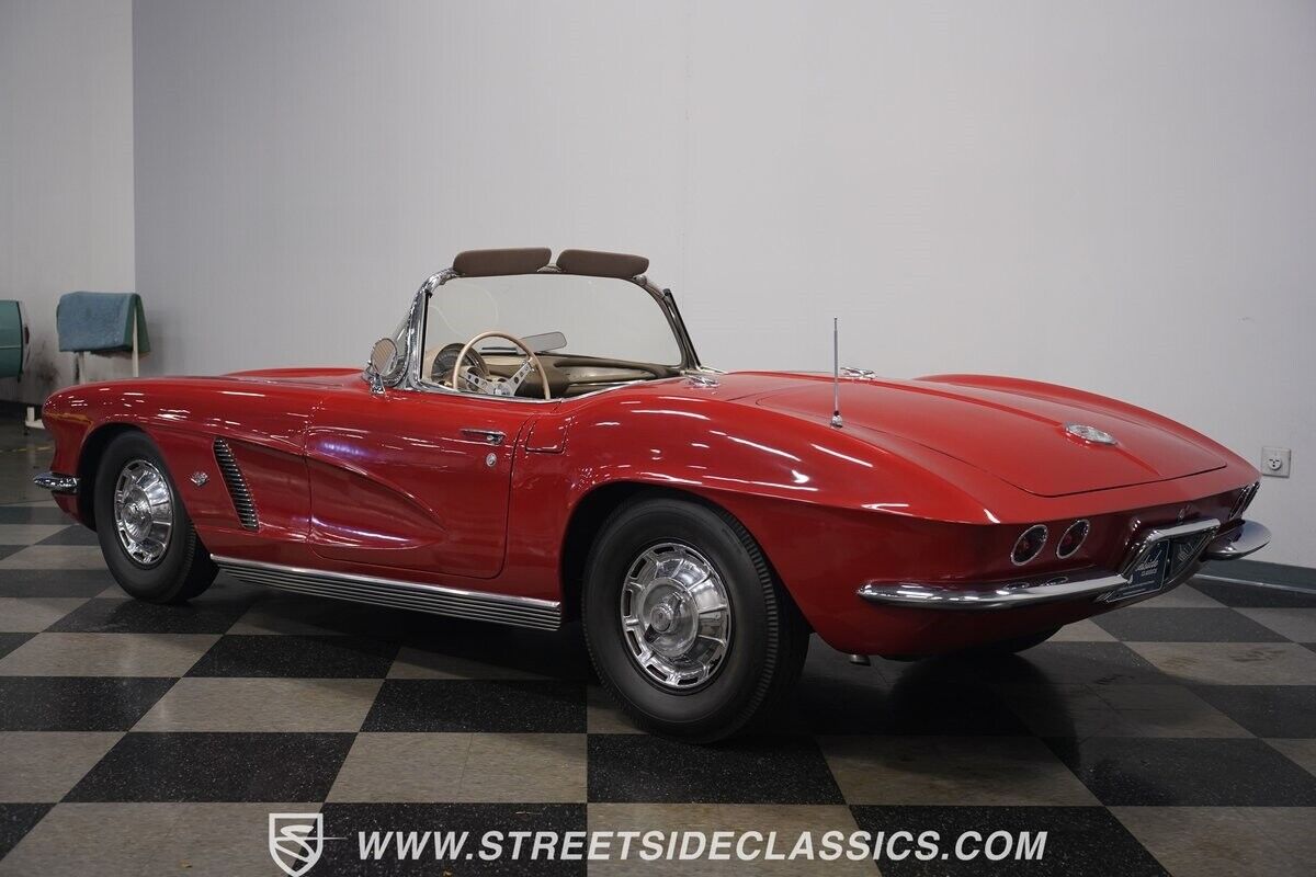 Chevrolet-Corvette-1962-Maroon-Silver-117965-11