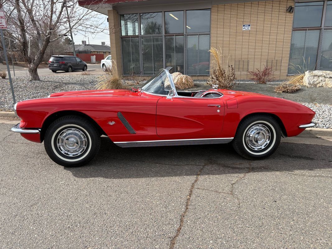 Chevrolet-Corvette-1962-Red-Black-123292-1