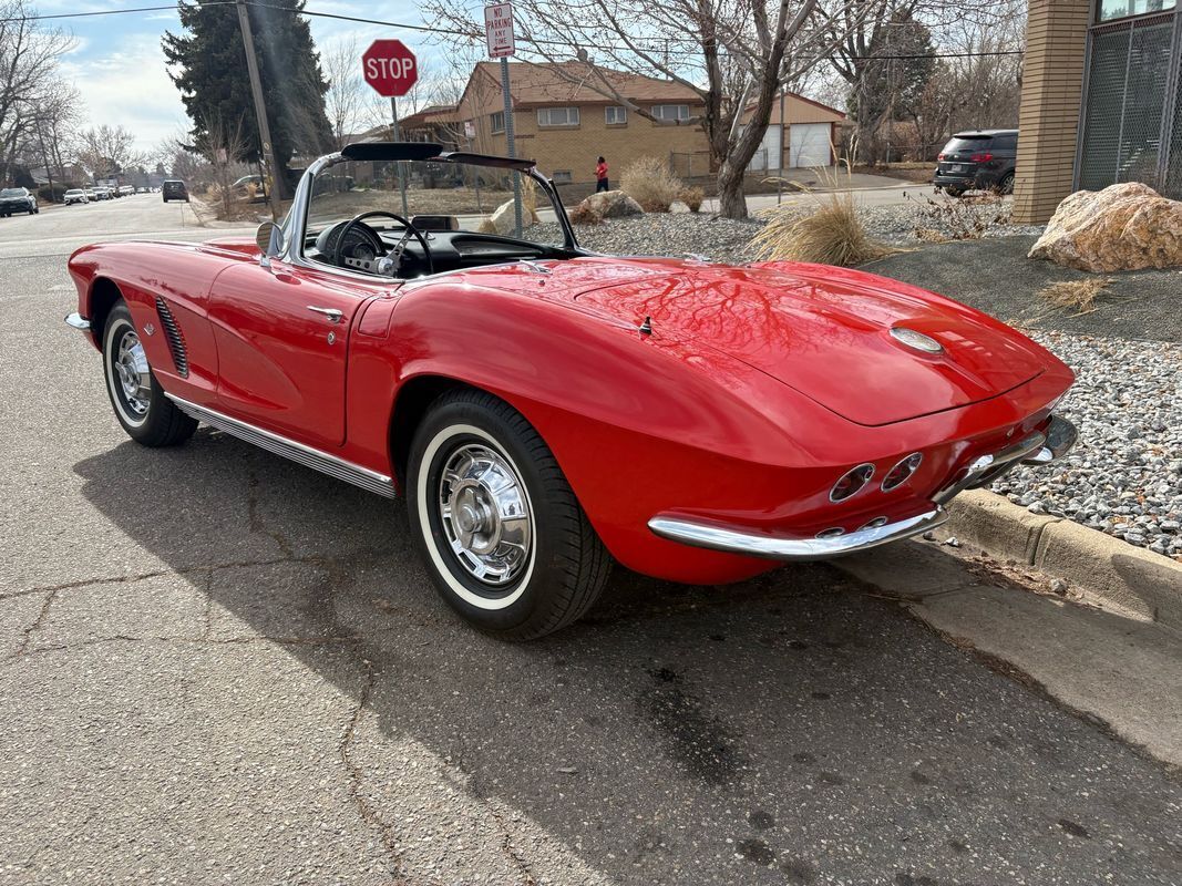 Chevrolet-Corvette-1962-Red-Black-123292-15