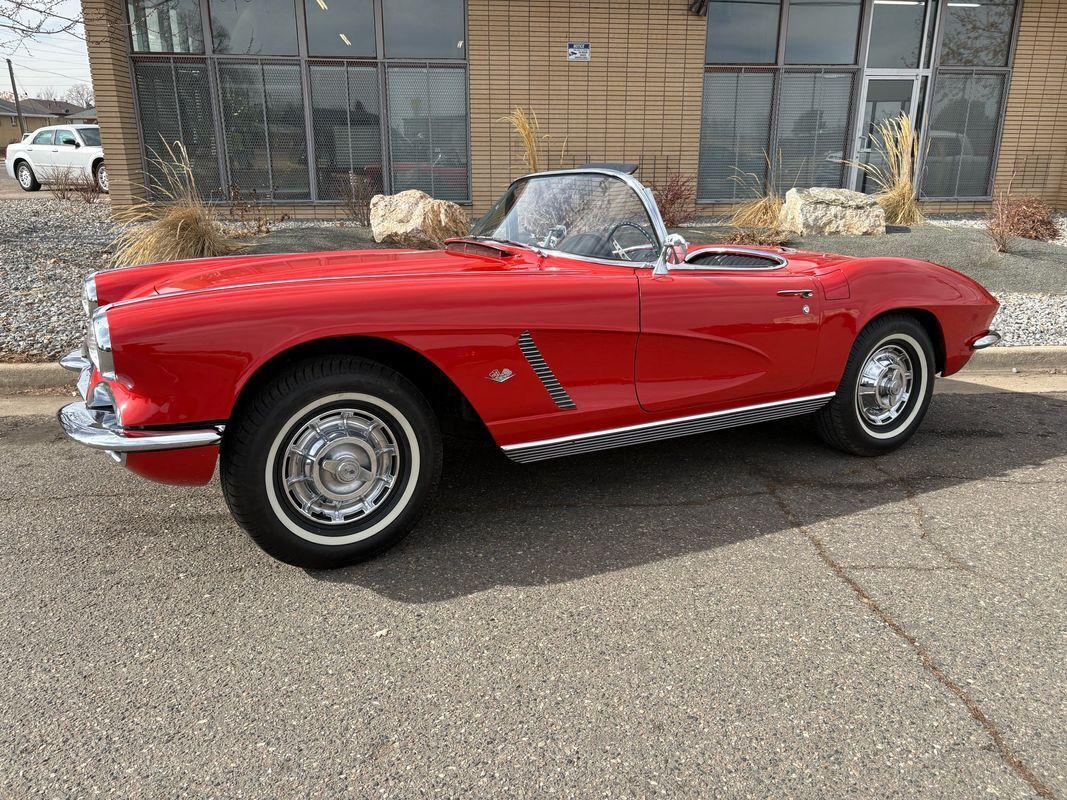 Chevrolet-Corvette-1962-Red-Black-123292-16