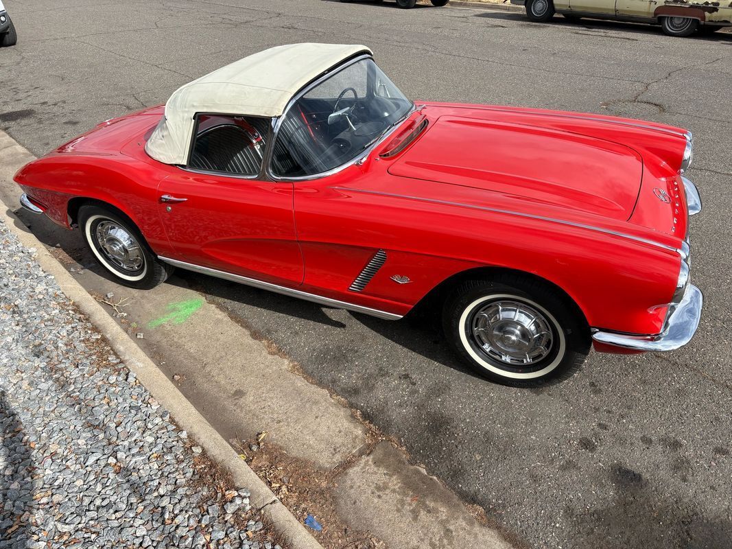 Chevrolet-Corvette-1962-Red-Black-123292-2