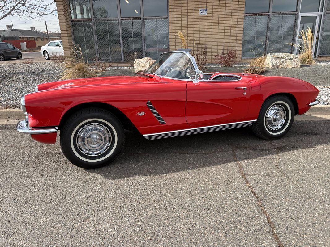 Chevrolet-Corvette-1962-Red-Black-123292-20